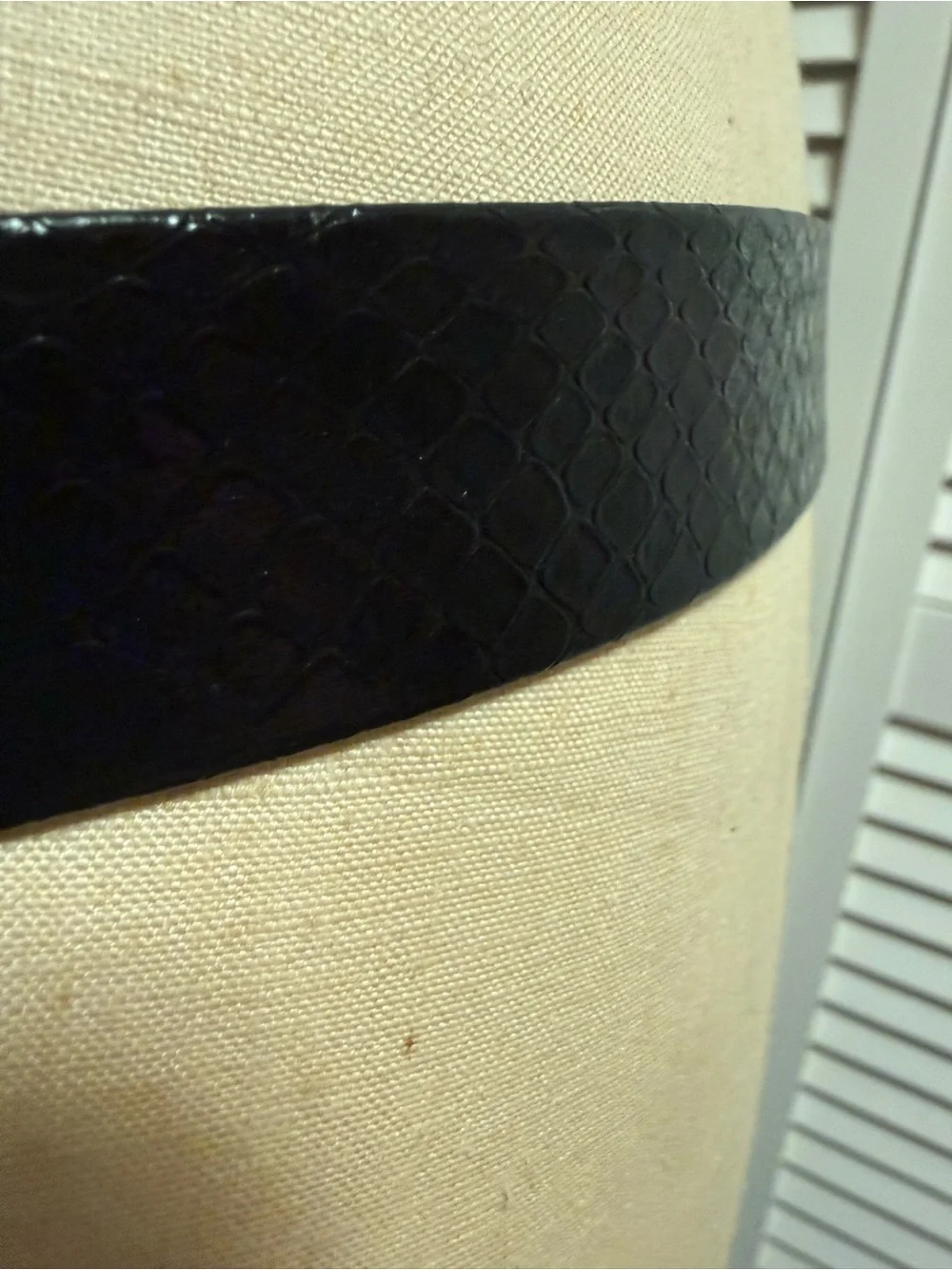 VTG 80s Mimi di N Snakeskin Black Leather Belt w/ Interlocking Seashells Signed